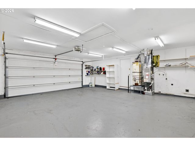 640 STONEHILL Dr, Gladstone, OR 97027