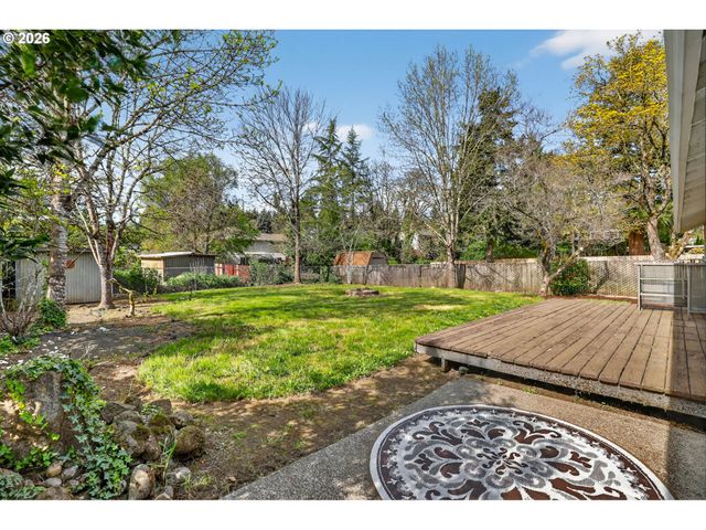 640 STONEHILL Dr, Gladstone, OR 97027