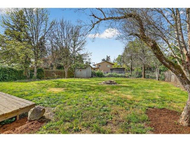 640 STONEHILL Dr, Gladstone, OR 97027