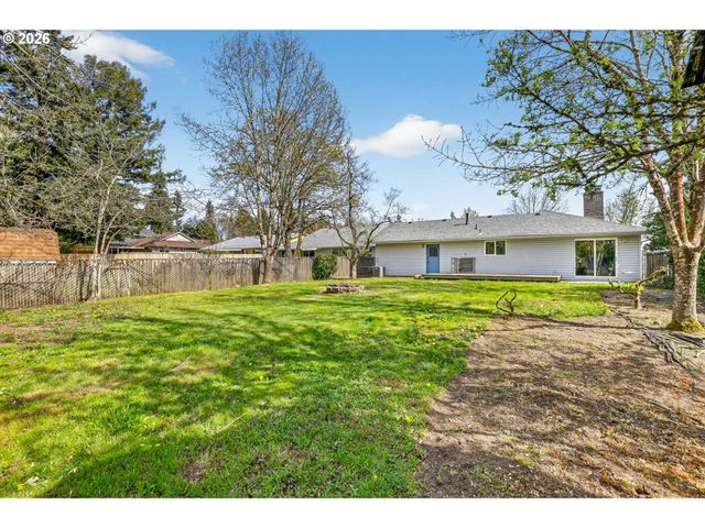 640 STONEHILL Dr, Gladstone, OR 97027