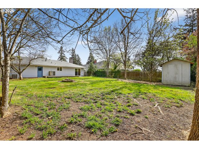 640 STONEHILL Dr, Gladstone, OR 97027