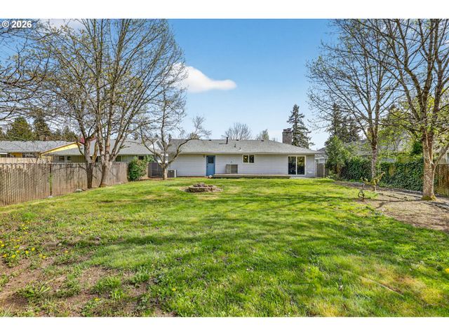 640 STONEHILL Dr, Gladstone, OR 97027