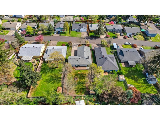 640 STONEHILL Dr, Gladstone, OR 97027