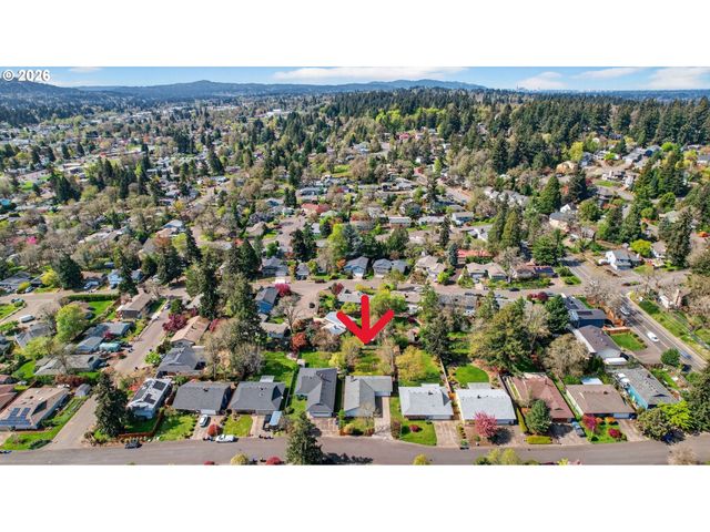 640 STONEHILL Dr, Gladstone, OR 97027