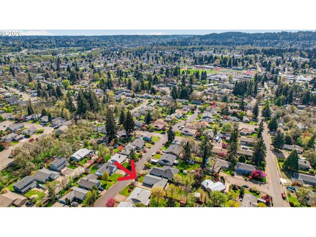 640 STONEHILL Dr, Gladstone, OR 97027