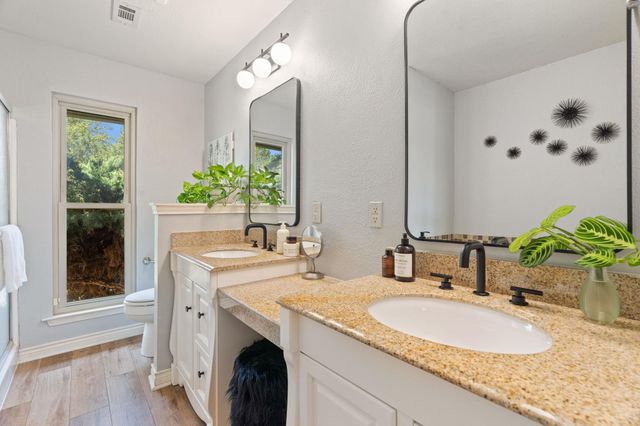 21206 National DR, Lago Vista, TX 78645