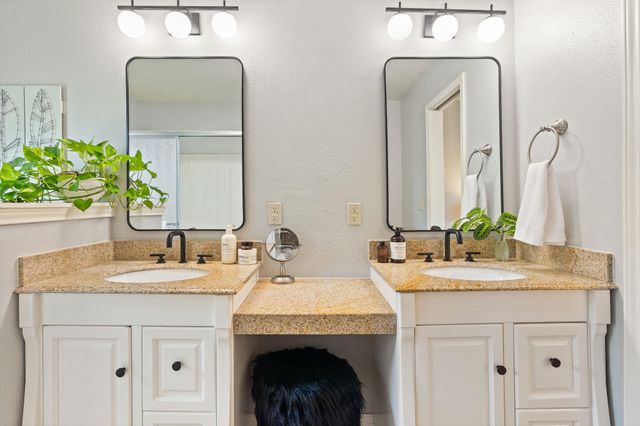 21206 National DR, Lago Vista, TX 78645