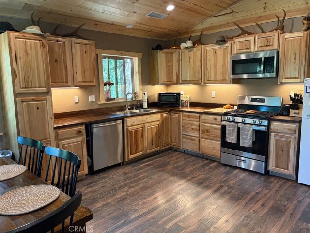5975 Pine Avenue, Angelus Oaks, CA 92305