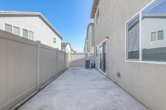 1369 Harvest Glen Way, Sacramento, CA 95834