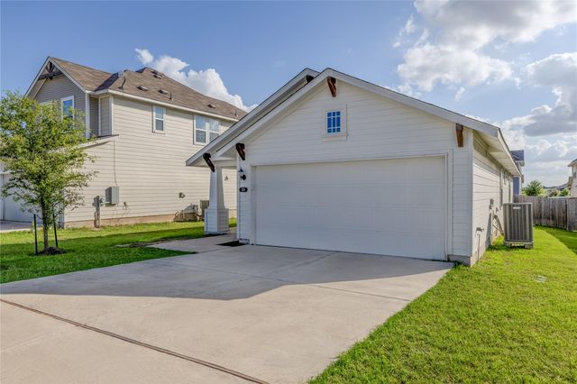 328 Black Opal DR, Jarrell, TX 76537