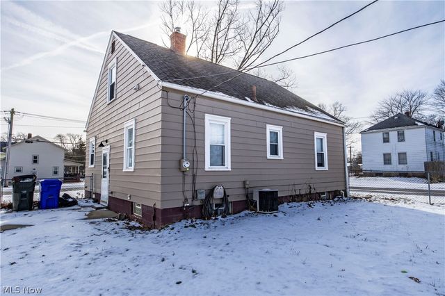33 Pierce Avenue, Cuyahoga Falls, OH 44221