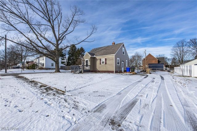 33 Pierce Avenue, Cuyahoga Falls, OH 44221