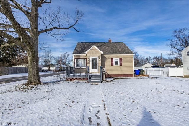 33 Pierce Avenue, Cuyahoga Falls, OH 44221