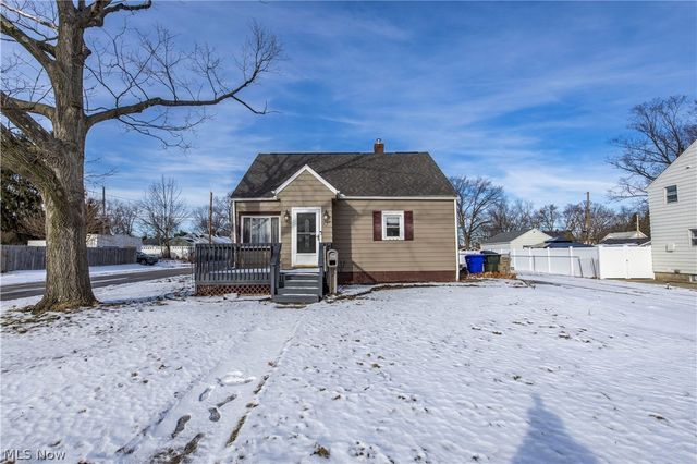 33 Pierce Avenue, Cuyahoga Falls, OH 44221