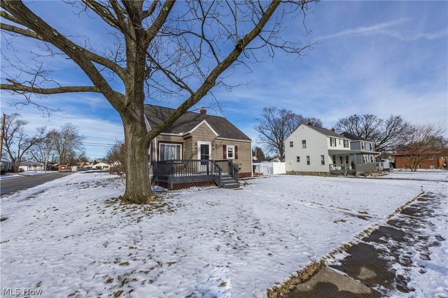 33 Pierce Avenue, Cuyahoga Falls, OH 44221