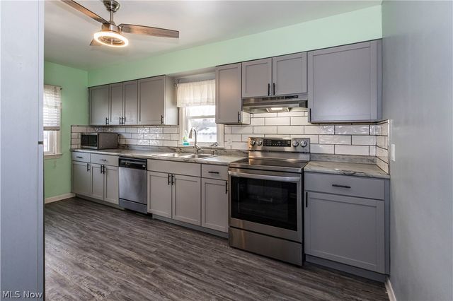 33 Pierce Avenue, Cuyahoga Falls, OH 44221