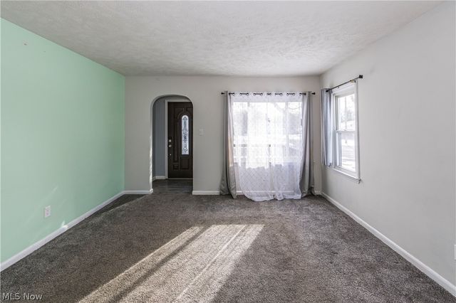 33 Pierce Avenue, Cuyahoga Falls, OH 44221