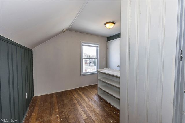 33 Pierce Avenue, Cuyahoga Falls, OH 44221