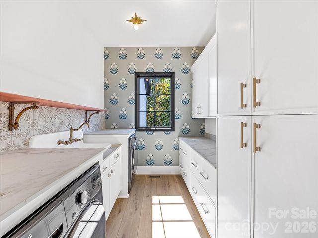 21 Evian Court, Asheville, NC 28804