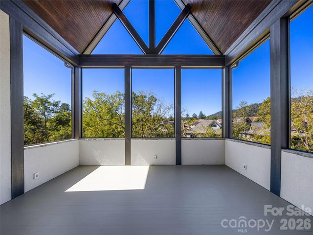 21 Evian Court, Asheville, NC 28804