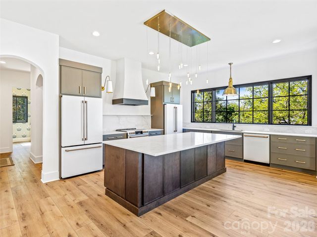 21 Evian Court, Asheville, NC 28804