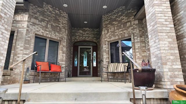 819 S Country Club Avenue, York, NE 68467