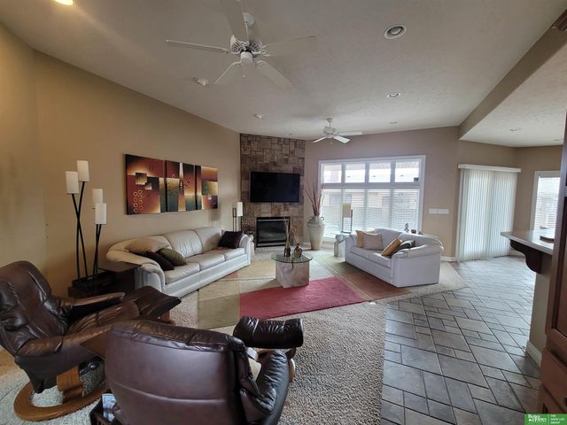 819 S Country Club Avenue, York, NE 68467