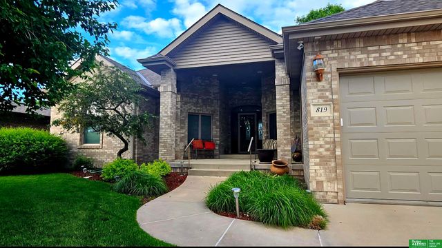 819 S Country Club Avenue, York, NE 68467
