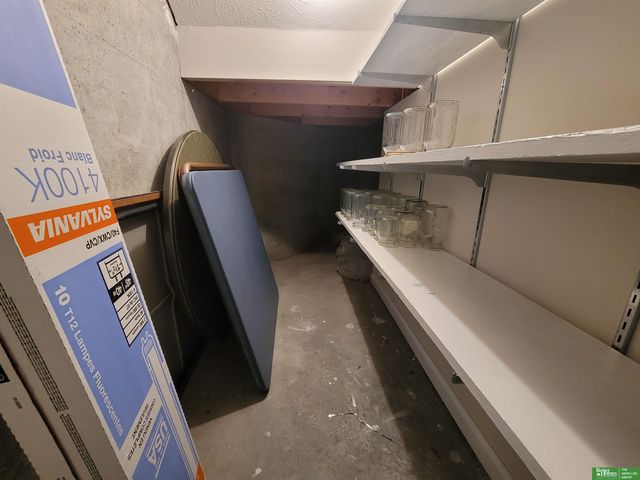 819 S Country Club Avenue, York, NE 68467