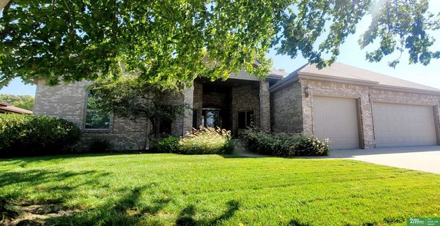 819 S Country Club Avenue, York, NE 68467