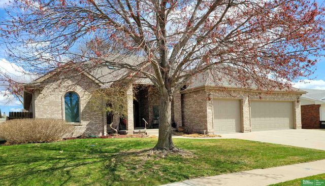 819 S Country Club Avenue, York, NE 68467