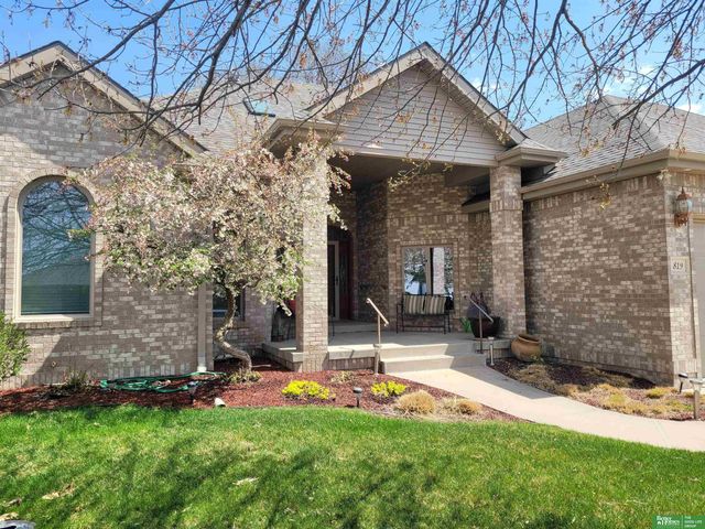 819 S Country Club Avenue, York, NE 68467