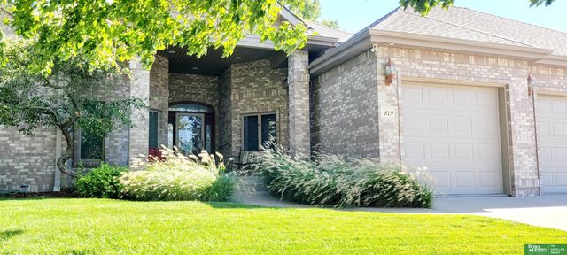 819 S Country Club Avenue, York, NE 68467