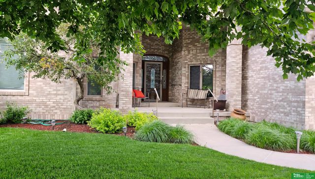 819 S Country Club Avenue, York, NE 68467