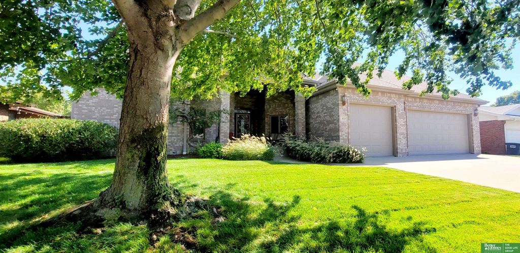 819 S Country Club Avenue, York, NE 68467