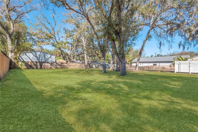 808 1ST AVENUE NE, Ruskin, FL 33570