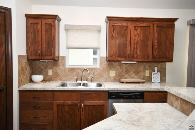 5508 SW Ojai ST, Topeka, KS 66614