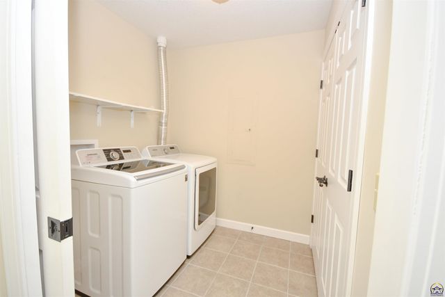 5508 SW Ojai ST, Topeka, KS 66614