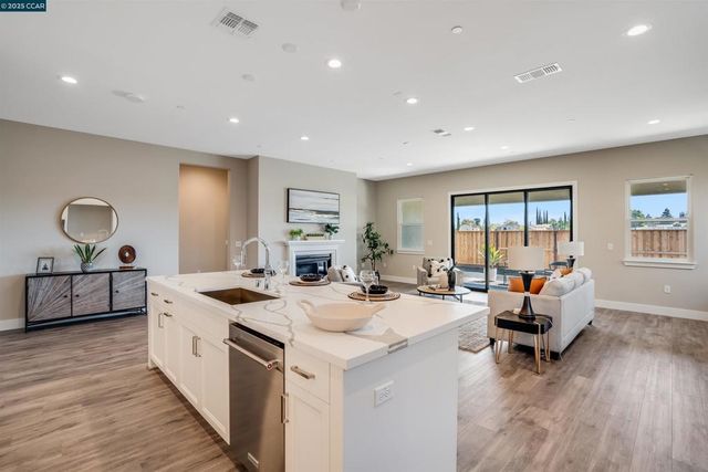 3137 3137 Phoenix Ave, Tracy, CA 95377