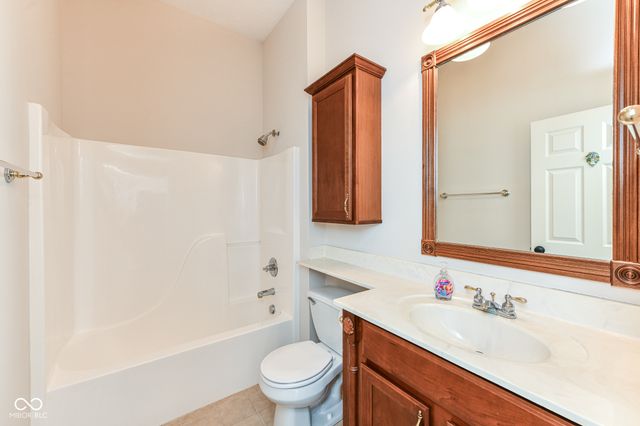 10655 Sunset Point Lane, Fishers, IN 46037