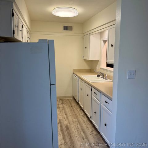 4740 E 68th Street 254, Tulsa, OK 74136
