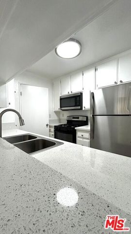 3618 Empire Drive 102, Los Angeles, CA 90034