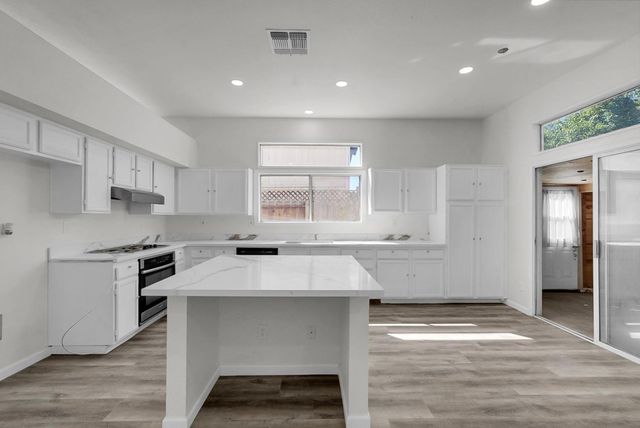 1019 Carrie St, Stockton, CA 95206