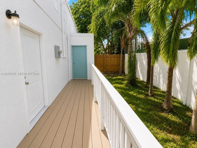 1085 E 27th St, Hialeah, FL 33013