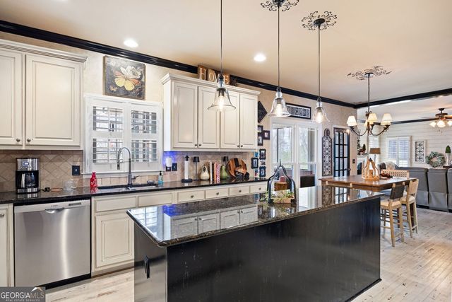 49 Old Mountain Road NW, Powder Springs, GA 30127