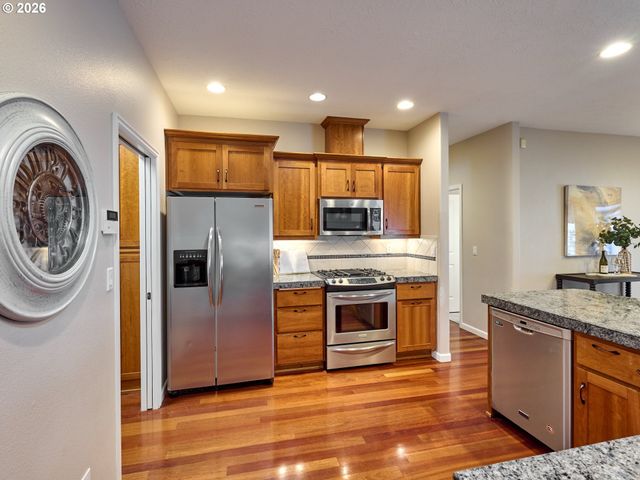 829 PIONEER Dr, Silverton, OR 97381