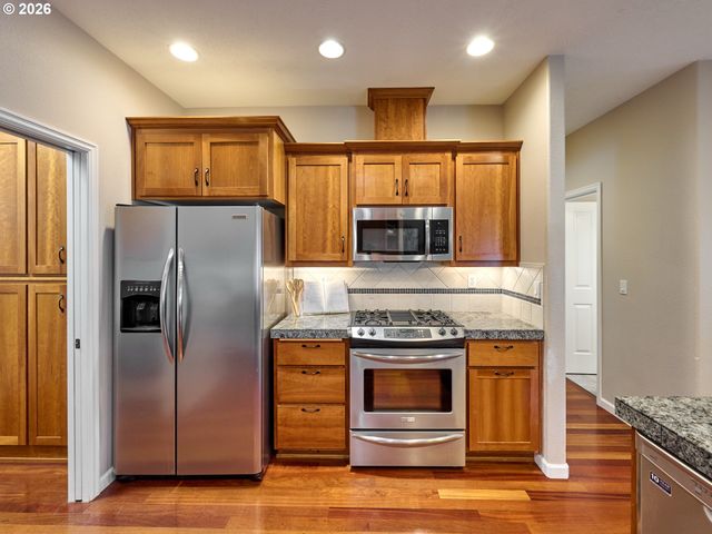 829 PIONEER Dr, Silverton, OR 97381