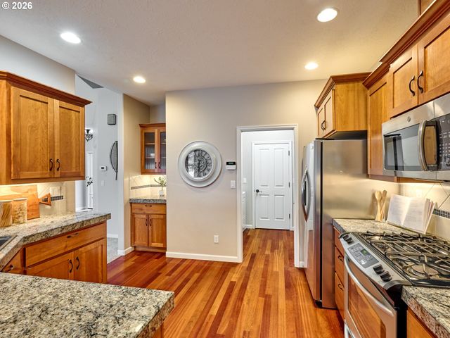 829 PIONEER Dr, Silverton, OR 97381