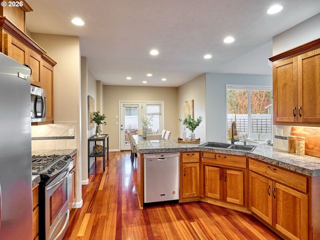 829 PIONEER Dr, Silverton, OR 97381