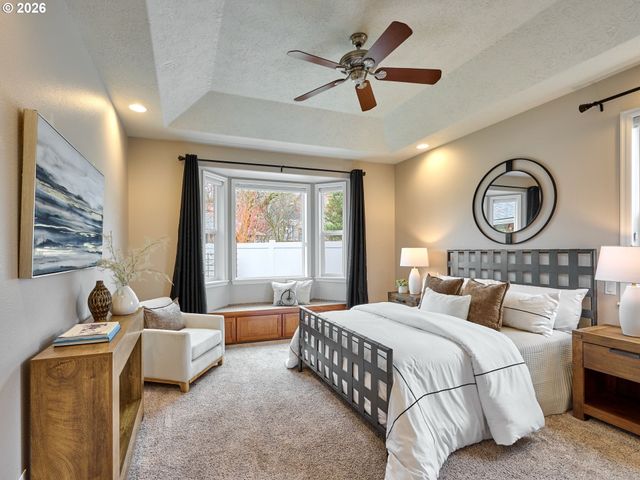 829 PIONEER Dr, Silverton, OR 97381